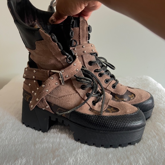 louis vuitton combat boots - Picture 3 of 4
